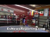 boxing star mikey perez working out at robert garcia boxing academy -  EsNews