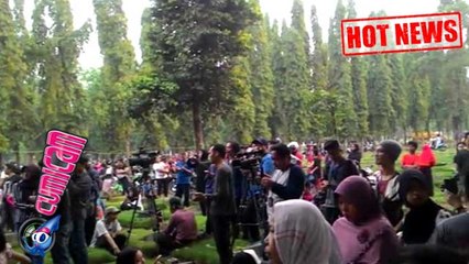 Hot News! Ribuan Warga Menanti Jenazah Jupe di Pemakaman - Cumicam 10 Juni 2017