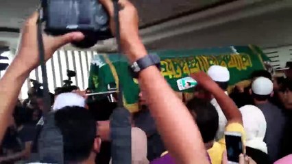 Isak Tangis Saat Jenazah Julia Perez Disalatkan