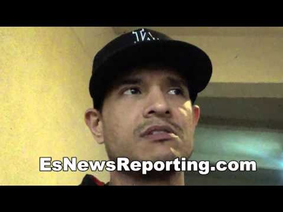 mayweather vs pacquiao manny to wear reyes gloves floyd grants - EsNews