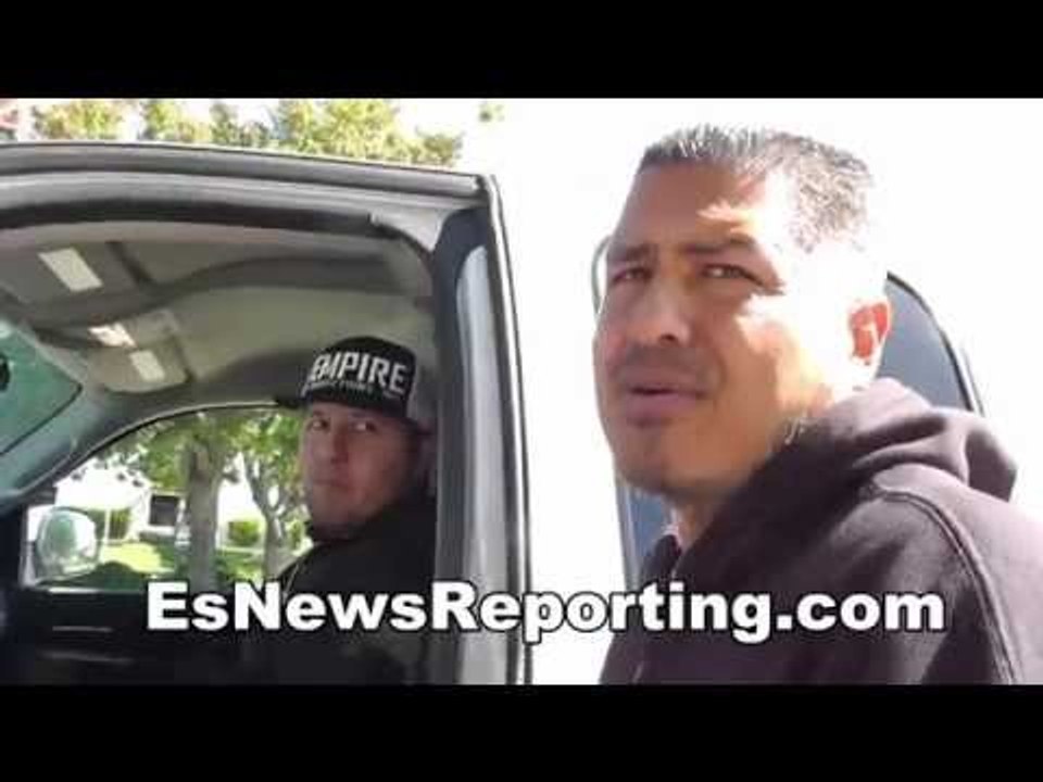 Robert Garcia Can't Believe Pacquiao Fighting Mayweather In Reyes Gloves - EsNews
