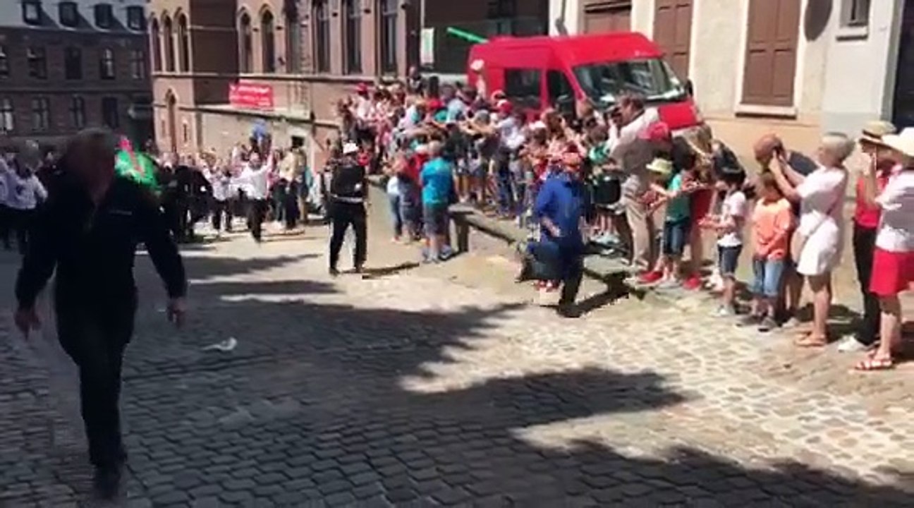 Mons - Arrivée du dragon à Sainte-Waudru 1