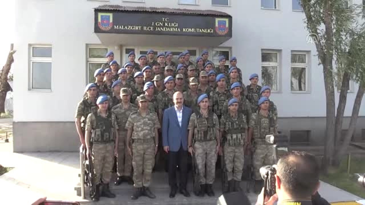 Içişleri Bakanı Soylu, 1071 Malazgirt Zafer Anıtı'nı Gezdi, Esnafı Ziyaret Etti