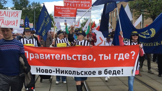 Thousands in Moscow protest plan to raze their homes