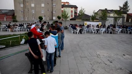 Konya Belediyesi Yüksekova'ya Iftar Çadırı Kurdu