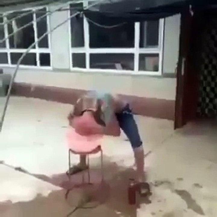 Fena Şaka Adamın Aklı Gitti :)
