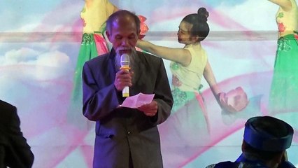 Cụ già U90 ngâm thơ về cuộc đời thanh nhàn chốn điền viên