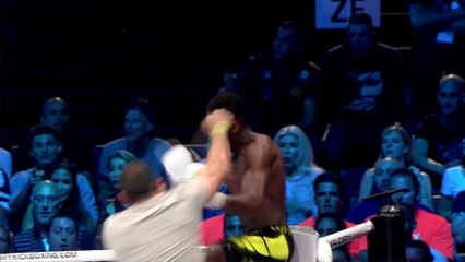 Ce kickboxer se fait attaquer par un fan pour un coup pas très fairplay