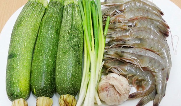 Làm ngay món Tôm Sú Trộn Bí Ngòi giòn ngon mới lạ | Món Ngon Mỗi Ngày