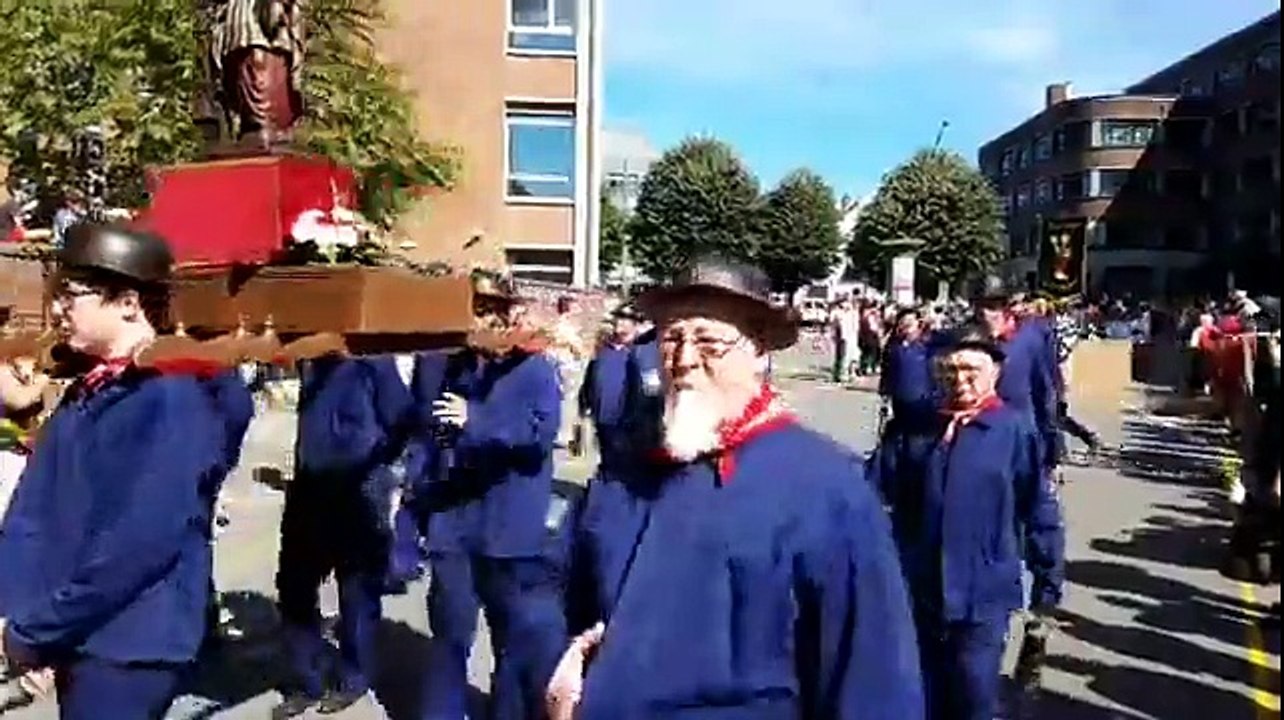 Doudou: Procession du Car d'or