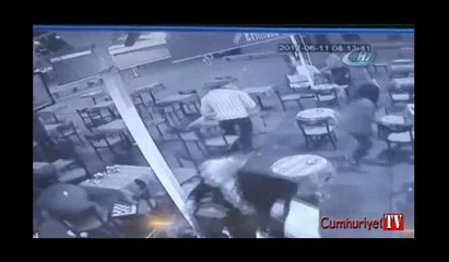 Beyoğlu’ndaki çatışmada yaşanan panik kamerada