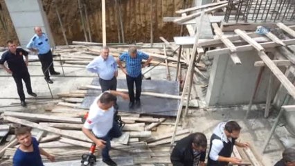 İnşaat İşçisinin Üzerine Düştüğü Demir Ok Gibi Saplandı