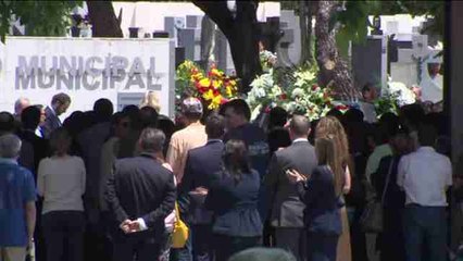 Centenares de familiares y amigos despiden a Ignacio Echeverría