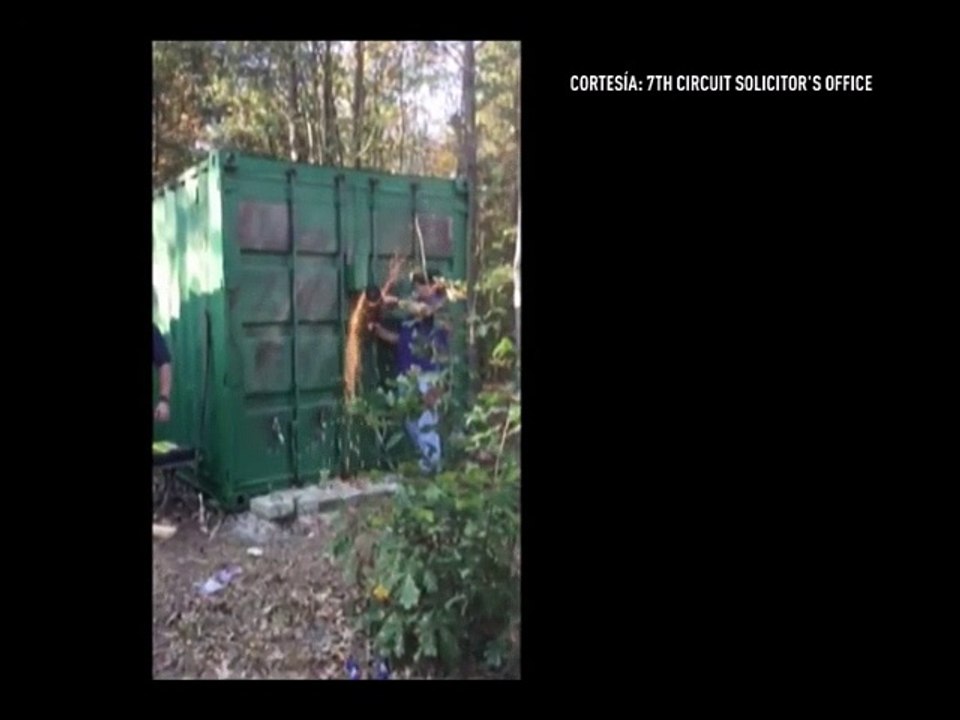 EE.UU: Vídeo del rescate de una mujer "Encadenada" por un asesino en serie