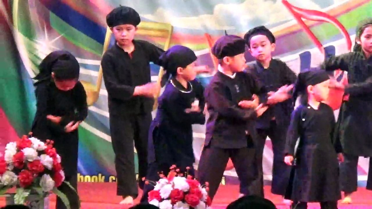 Các "sư phụ" tí hon nhảy bống bống bang bang rất vui nhộn