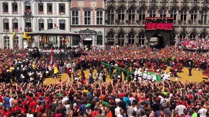Mons: un Lumeçon sous un soleil de plomb avec 50.000 personnes (Vidéo 1)