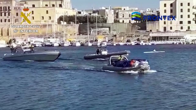Helicóptero de la Guardia Civil detecta embarcación con 1413 kg de marihuana en el mar Adriático