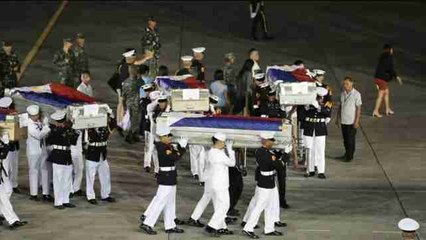 Duterte recibe en Manila los cuerpos de ocho soldados muertos en su guerra contra el terrorismo