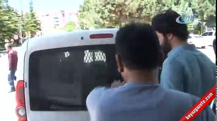 17'lik eş kocasını çekiçle öldürüp, sevgilisiyle yakmış