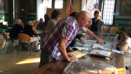 Fransa'da Genel Seçimlerin İlk Tur Oyları Sayılmaya Başladı