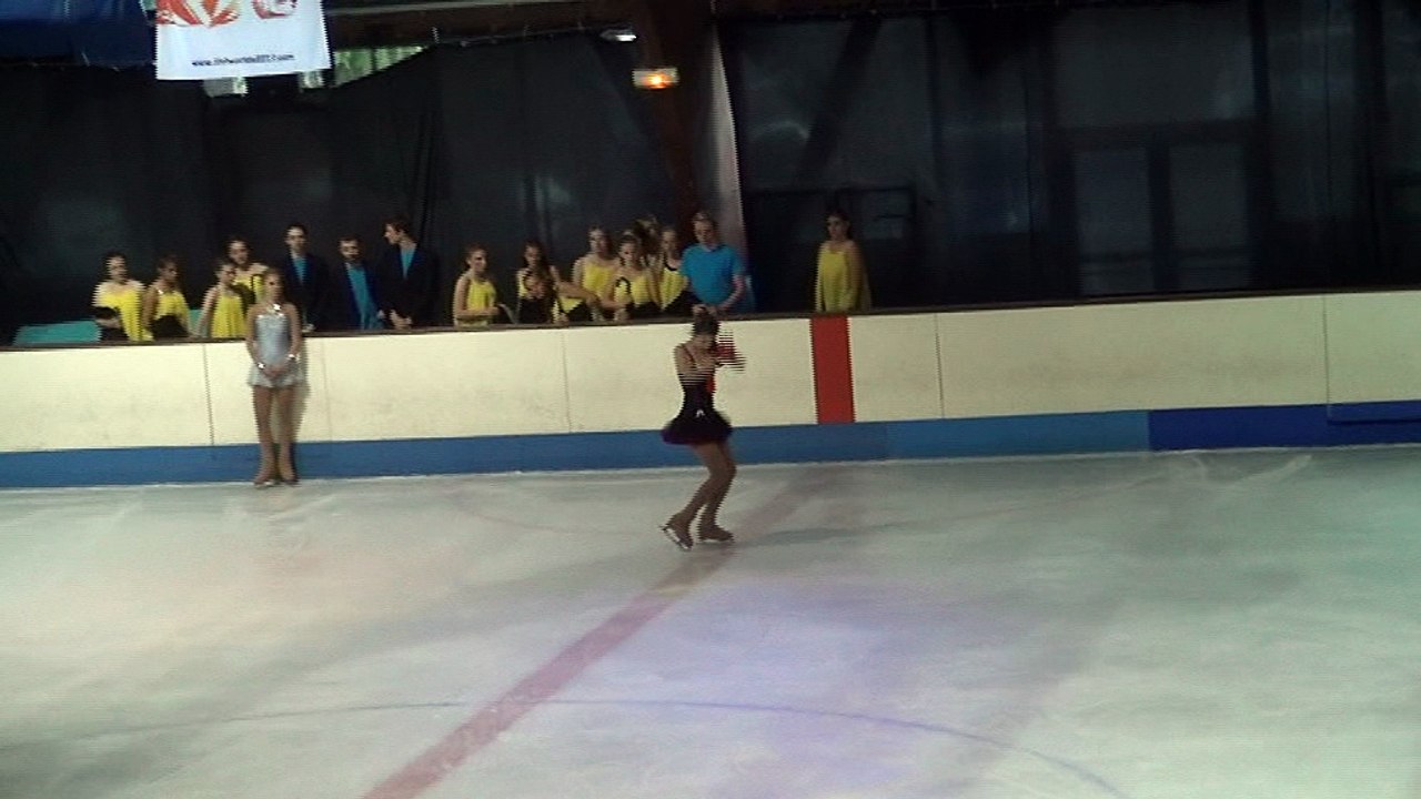 Océane 2ème gala patinage artistique le 10-0617