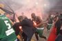 Ambiance surréaliste entre l'Olympiakos et le Pana : des fumigènes lancés dans la salle