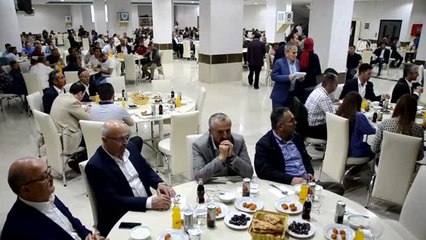 Düzce Belediyesi Yüksekova'da 2 Bin Kişiye Iftar Verdi