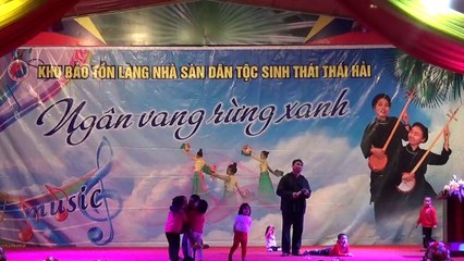 Anh trai làng hát Cô gái Sầm Nưa như trai Lào