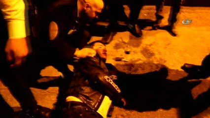 Yayaya Çarpan Motosiklet 50 Metre Sürüklendi: 2 Yaralı