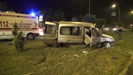 Midibüs Ile Kamyonet Çarpıştı: 5 Ölü, 3 Yaralı