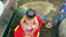 How to baby take a bath 234234werwer Cambodia
