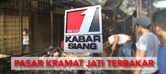 Pedagang Mengais Sisa Kebakaran di Pasar Kramat Jati
