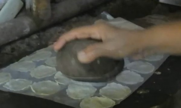 Jelang Lebaran, Pembuat Emping Kebanjiran Pesanan