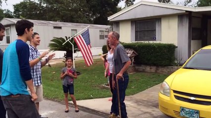 Ce soldat surprend son grand-père malade pour son anniversaire !