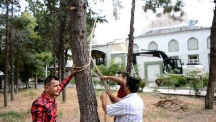 Yarım Asırlık Minareyi Genişletme Çalışmaları İçin Böyle Yıktılar