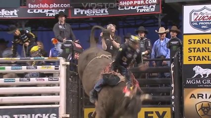 Compilation de taureaux déboitant des hommes... Corridas, Rodéos...