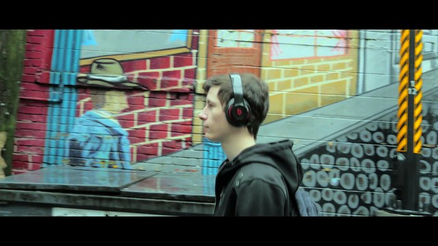 TOUT FINIT PAR DES CHANSONS Sofiane Dahmani, Lou Delbarre Saint-Étienne (42) film tourné à Vancouver (Canada)