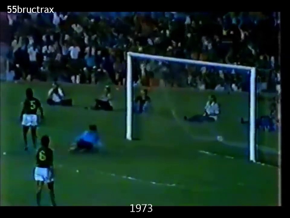 Pelé _The King of Football_ Best Dribbling Skills _u0026 Goals - VOL.1 (720p_30fps_H264-192kbit_AAC)