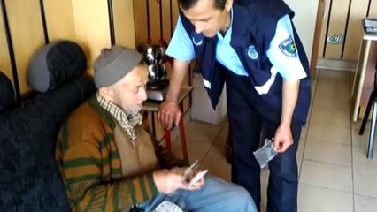Yaşlı Adam Pazar Yerinde Düşürdüğü Parasına Kavuştu