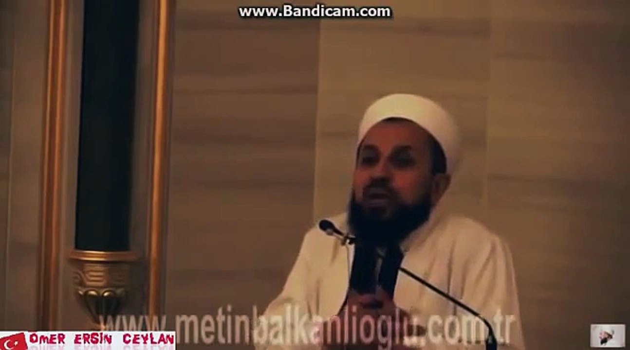 Hocadan Komik El Hareketleri Çok Komik Gülmekten Yerimde Duramadım