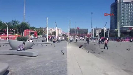 Depremden Dakikalar Sonra Taksim Meydanı