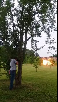 Cet homme a faillit se tuer en faisant exploer un frigo d'explosifs