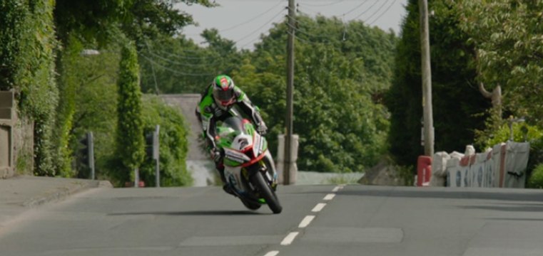 James Hilliers se récupère comme personne lors du Isle of Man TT 2017