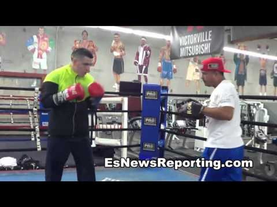 Brandon Rios vs Mike Alvarado Rios In Camp working out - EsNews boxing