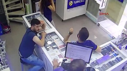 Deprem Anı Manisa'daki Bir Işyerinin Güvenlik Kamerasında