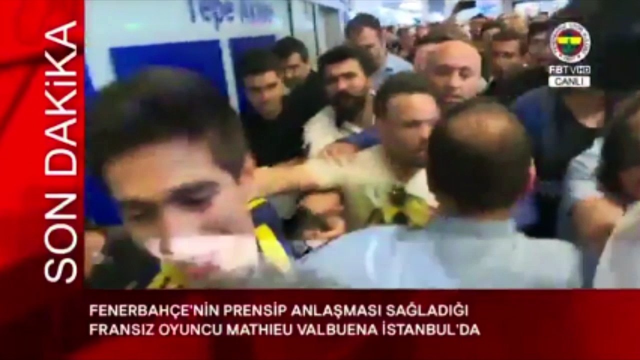 Turquie : le bain de foule incroyable pour Valbuena