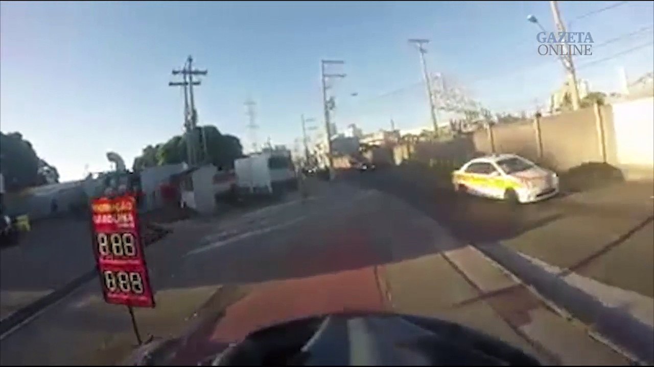 Ciclista registra percurso em ciclovia e mostra momentos de desrespeito a ciclovia