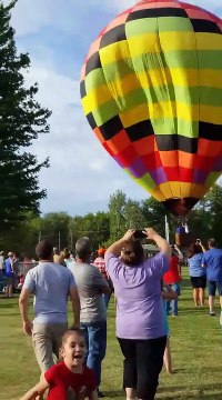 Un homme suspendu dans le vide après le crash de montgolfière