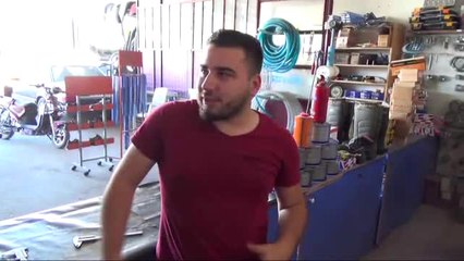 Deprem Olunca Tezgahın Üzerinden Adeta Uçtu