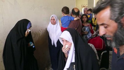 Des civils terrifiés fuient les balles de l'EI à Mossoul